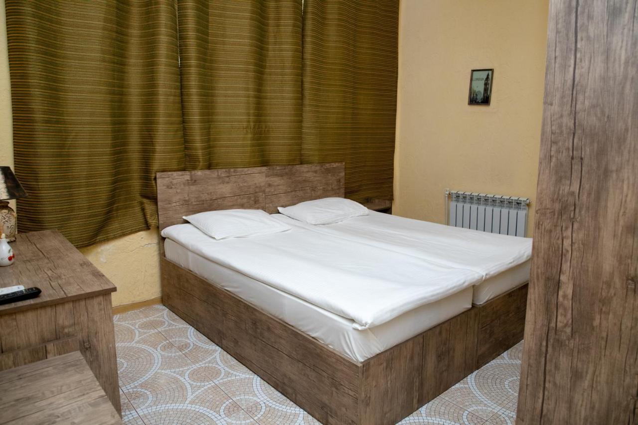 Primavera Hotel Erévan Extérieur photo
