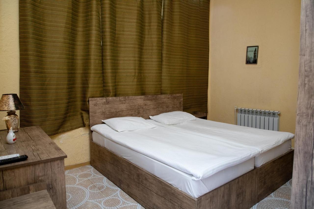 Primavera Hotel Erévan Extérieur photo